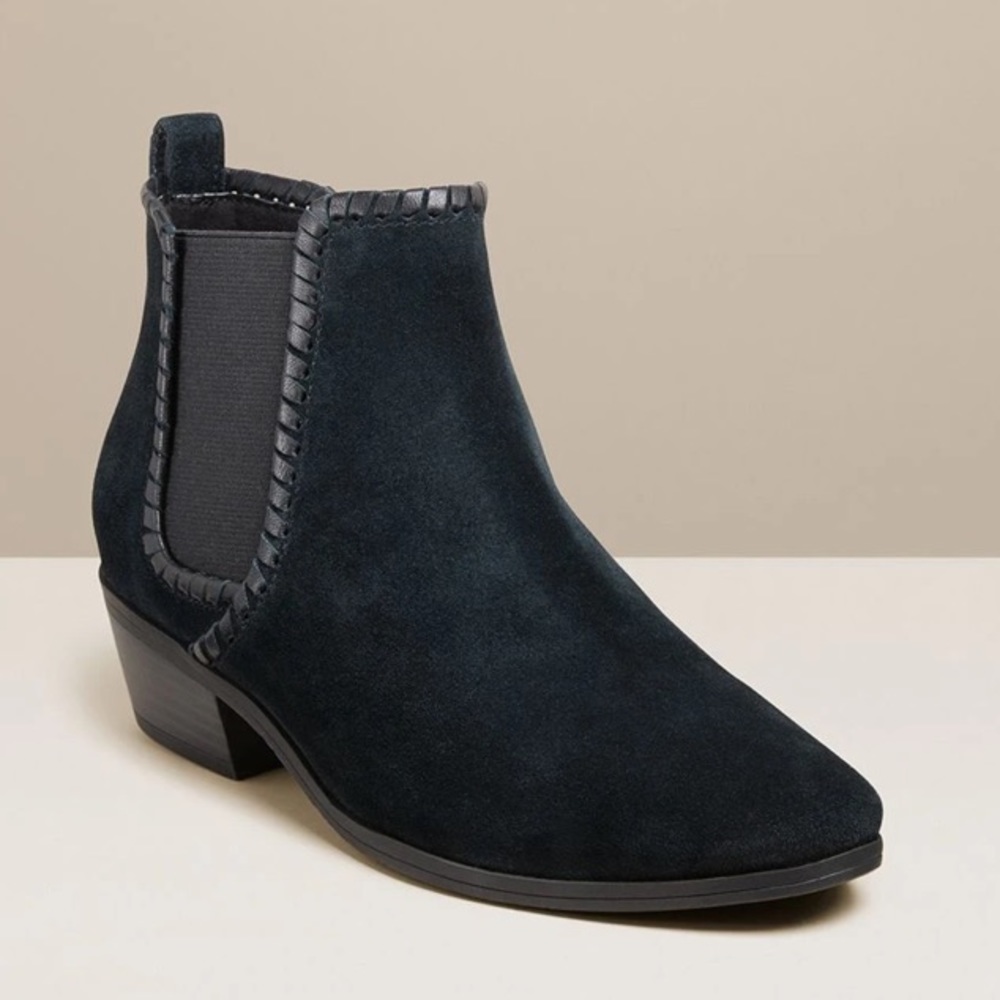 JR black boots